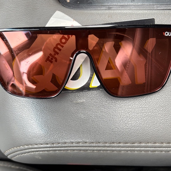 Quay Oversized Sunglasses with Rose  Lenses (nightfall) - Picture 1 of 4